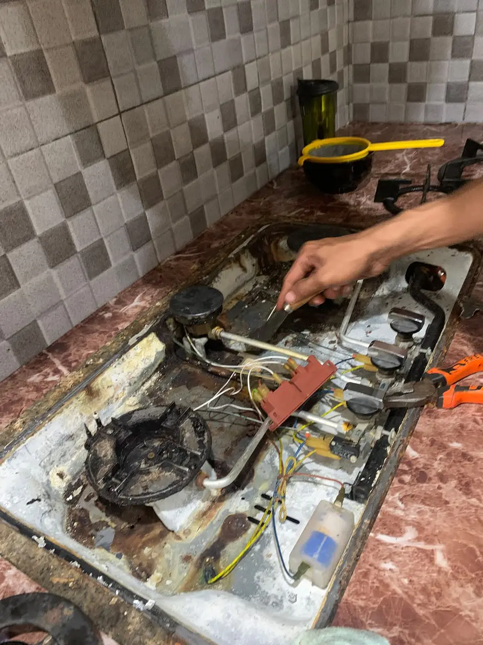 Service kompor tanam Modena di Surabaya